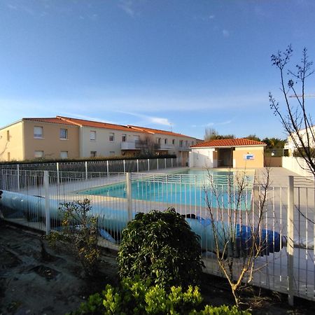 Appartement Dans Residence Au Calme Avec Piscine Les Sables-d'Olonne Bagian luar foto