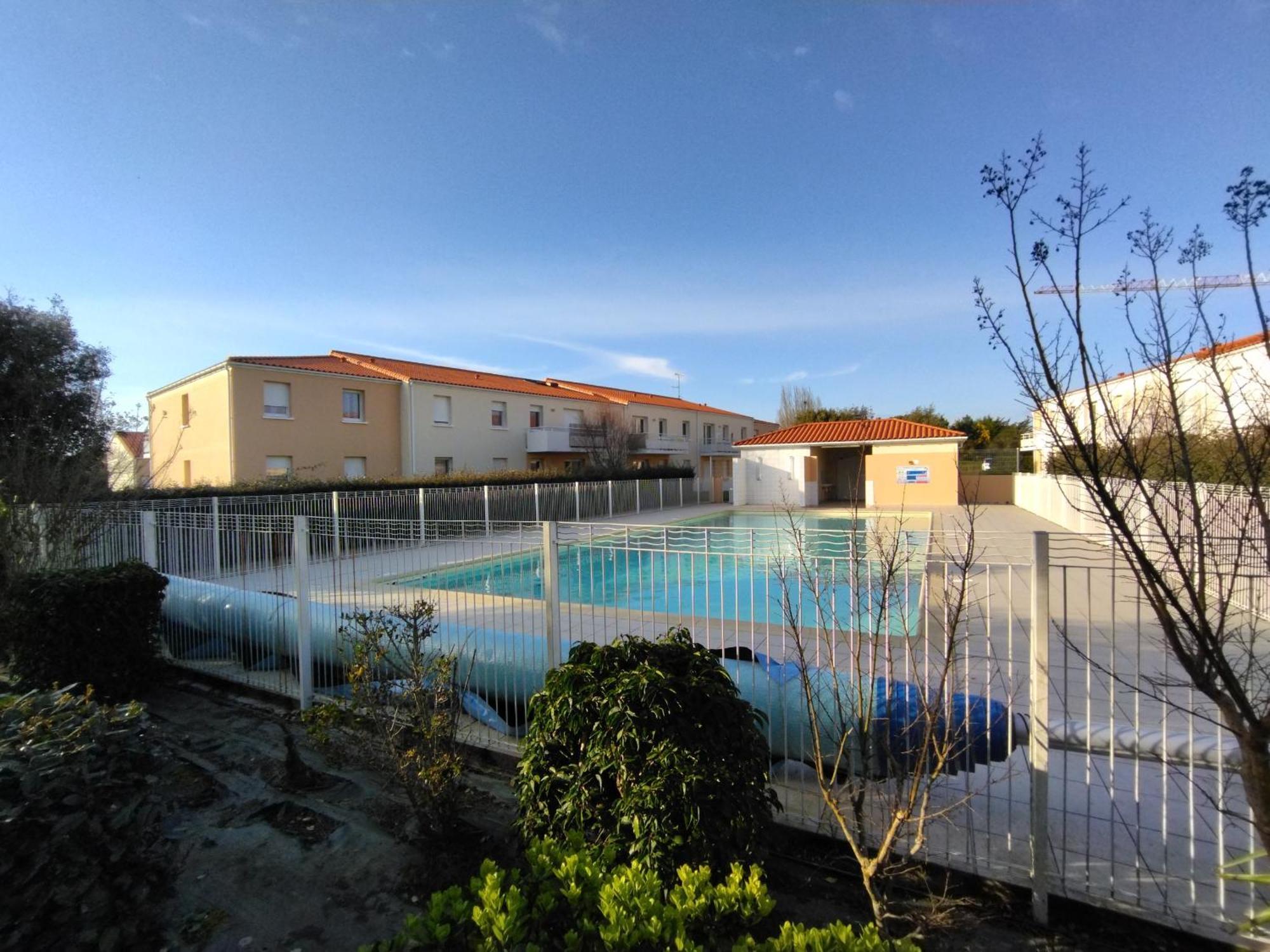 Appartement Dans Residence Au Calme Avec Piscine Les Sables-d'Olonne Bagian luar foto